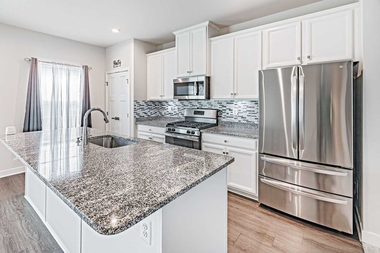 715 Kalmar Ln - Photo 4 of 17