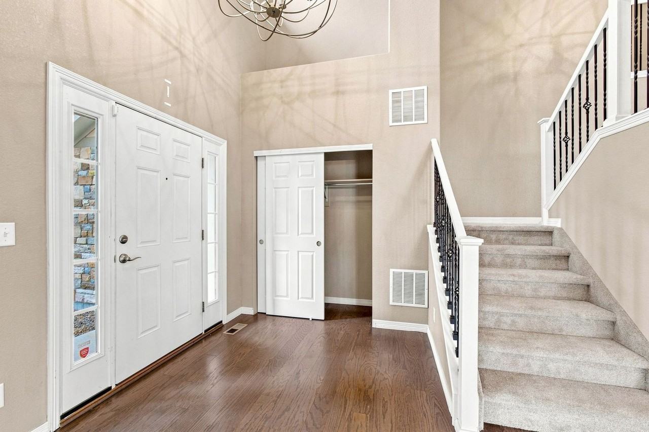 20420 Northern Pine Ave - Photo 3 of 36