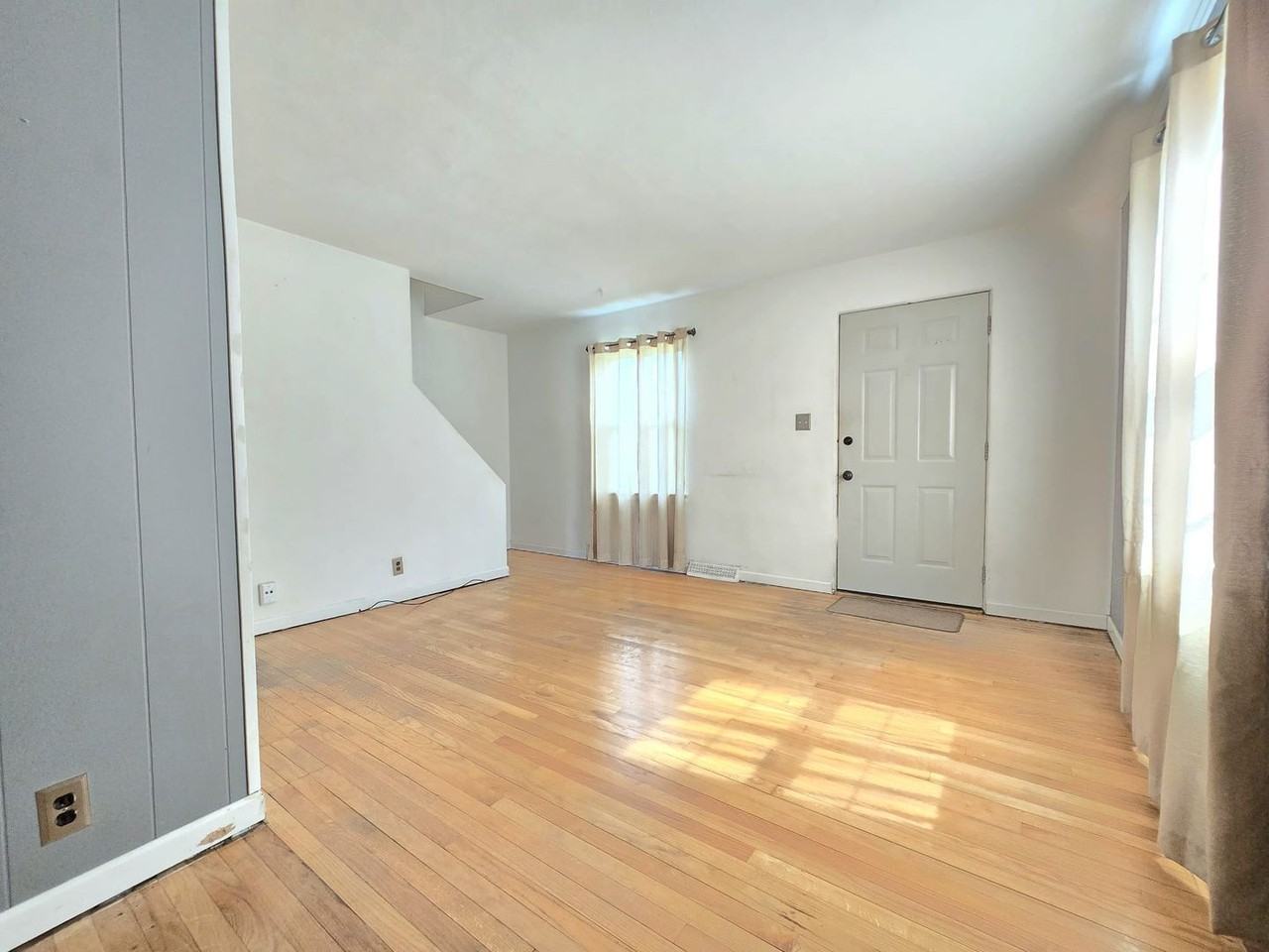 1039 Good Pl - Photo 3 of 15