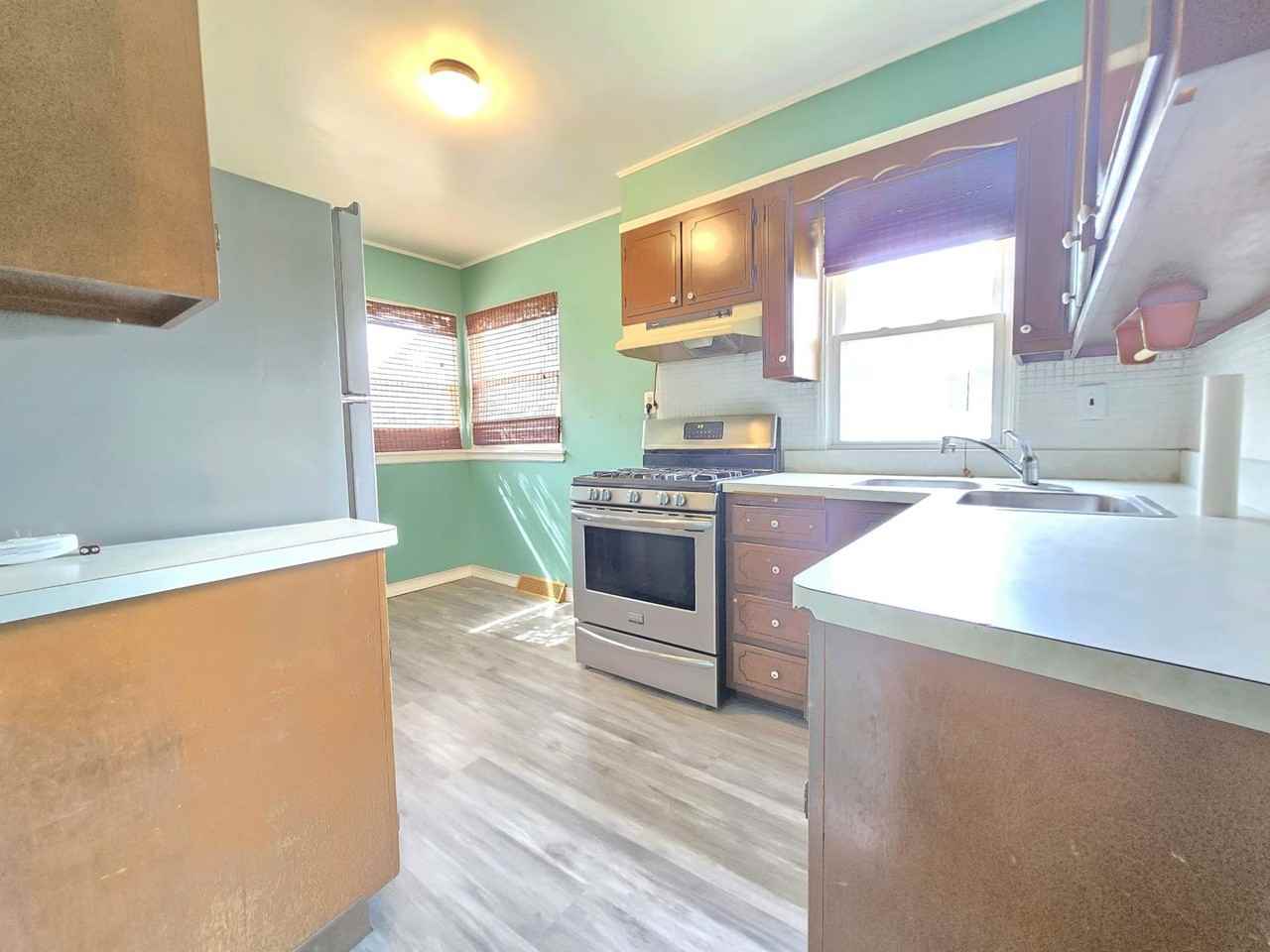 1039 Good Pl - Photo 4 of 15