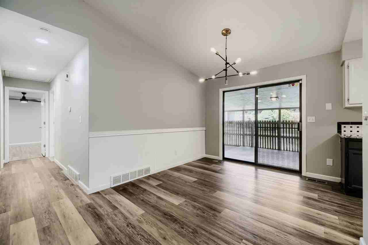 7136 W Portland Ave - Photo 5 of 22