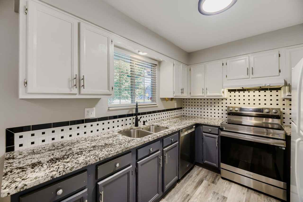 7136 W Portland Ave - Photo 6 of 22