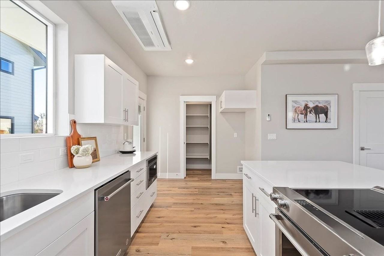3587 N Adams St - Photo 5 of 17