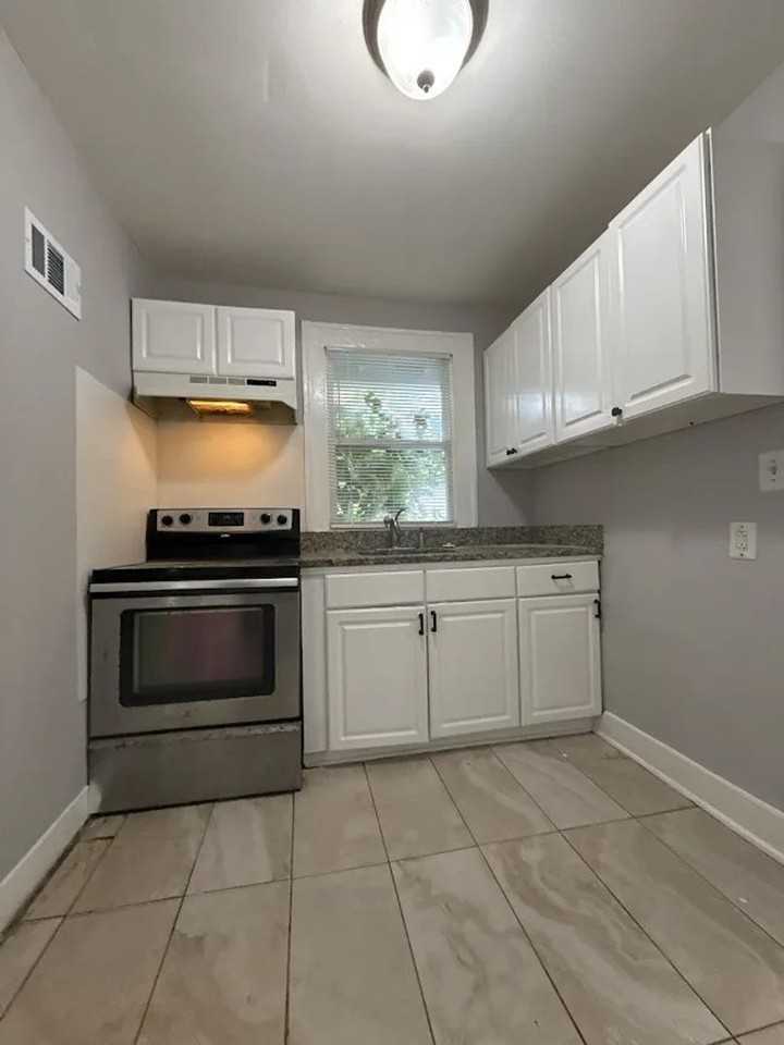 600 Mayland Ave Sw - Photo 2 of 12
