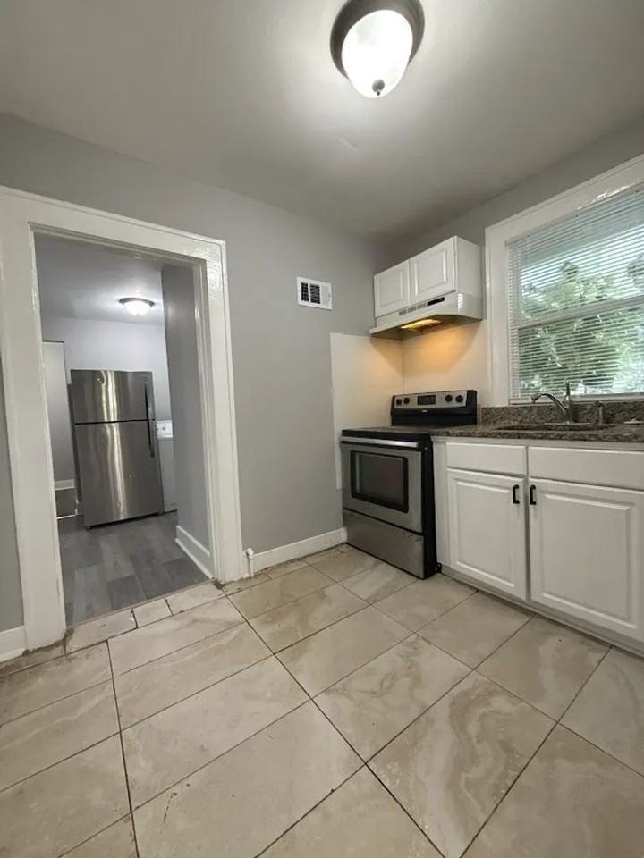 600 Mayland Ave Sw - Photo 3 of 12