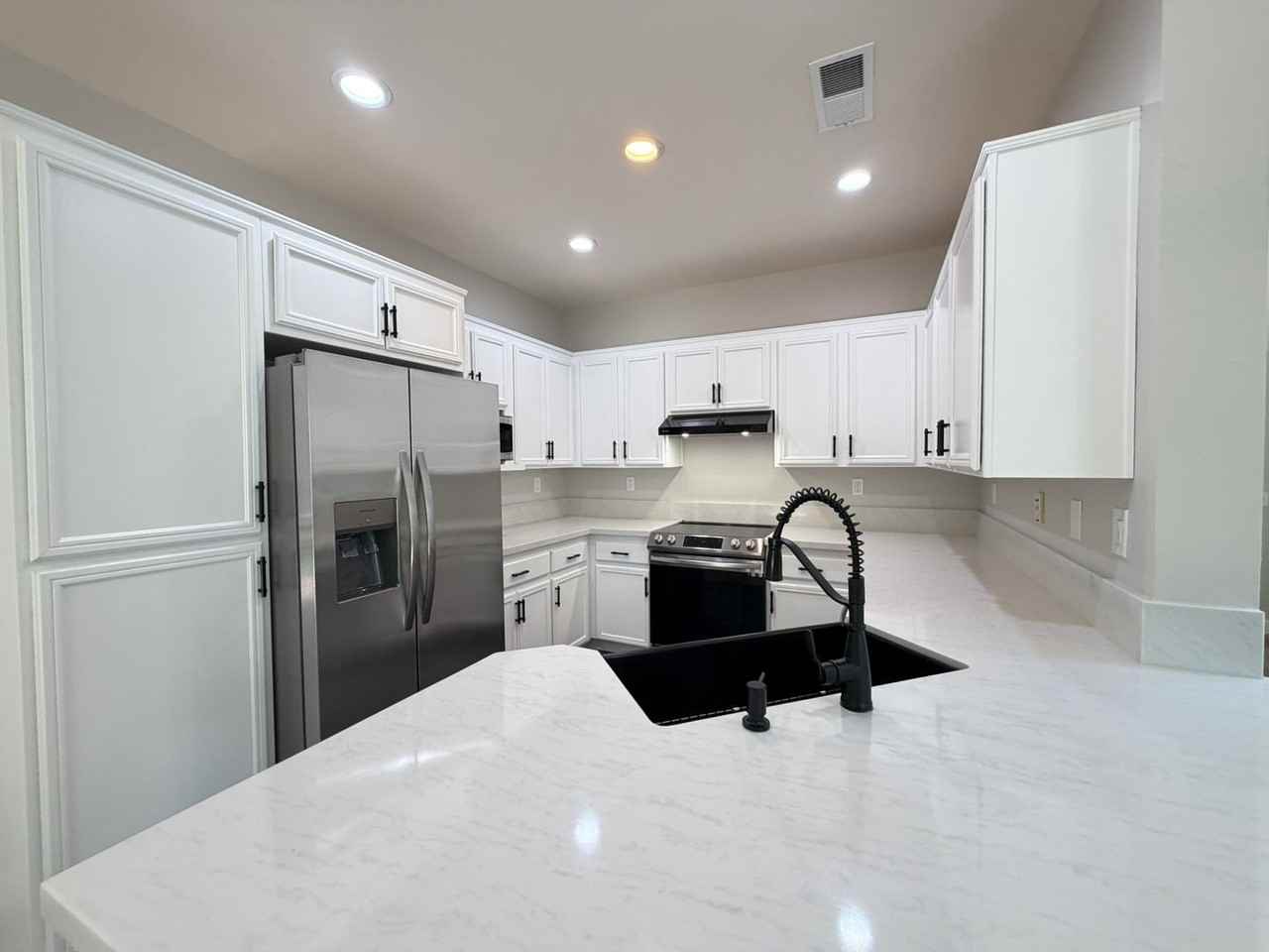 1103 Calle Tesoro - Photo 4 of 24