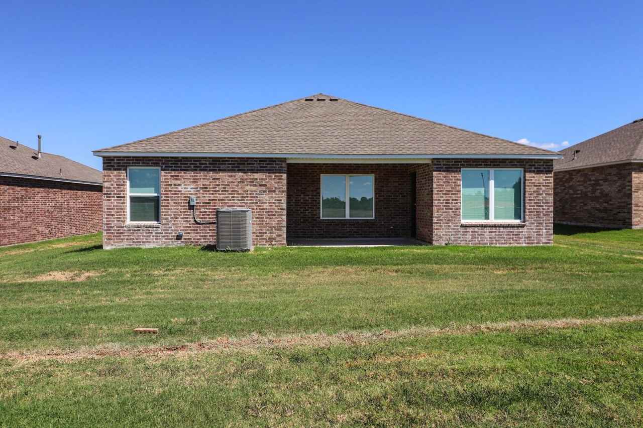 3126 3126 S 15th Pl - Photo 3 of 47