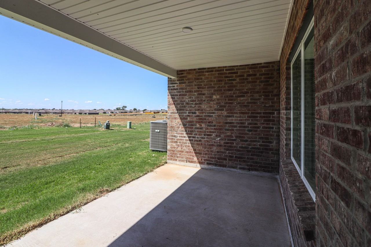 3126 3126 S 15th Pl - Photo 4 of 47