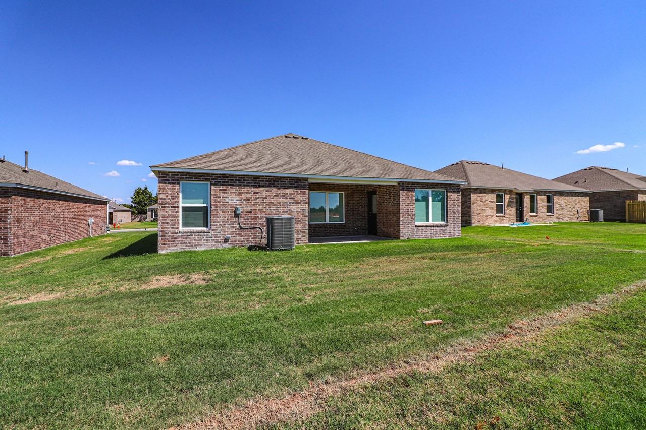 3126 3126 S 15th Pl - Photo 6 of 47