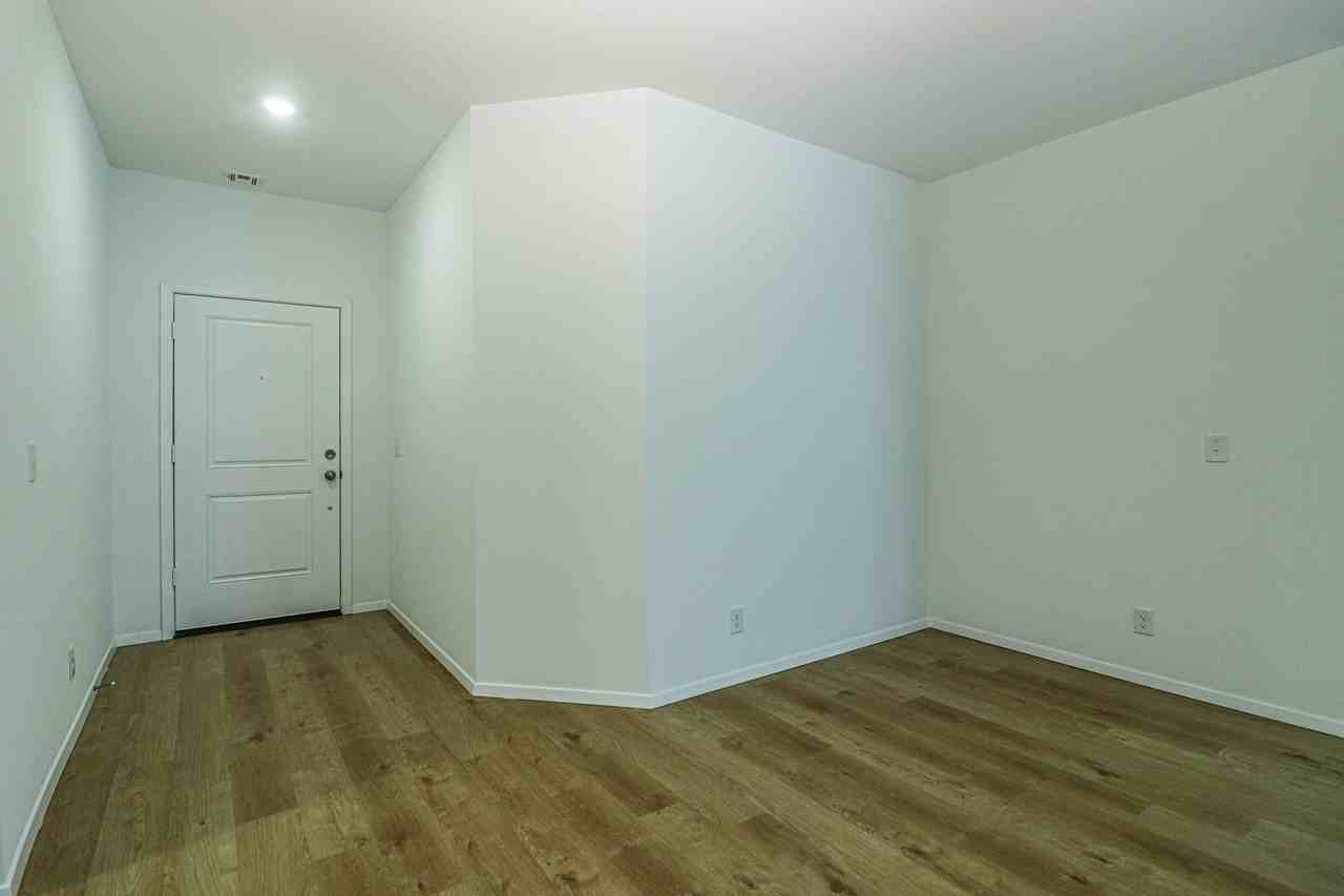3126 3126 S 15th Pl - Photo 7 of 47