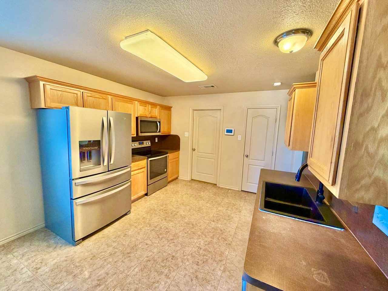 2415 Isabelle Dr - Photo 3 of 39