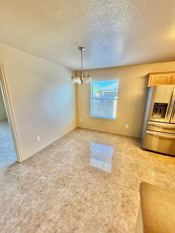 2415 Isabelle Dr - Photo 4 of 39