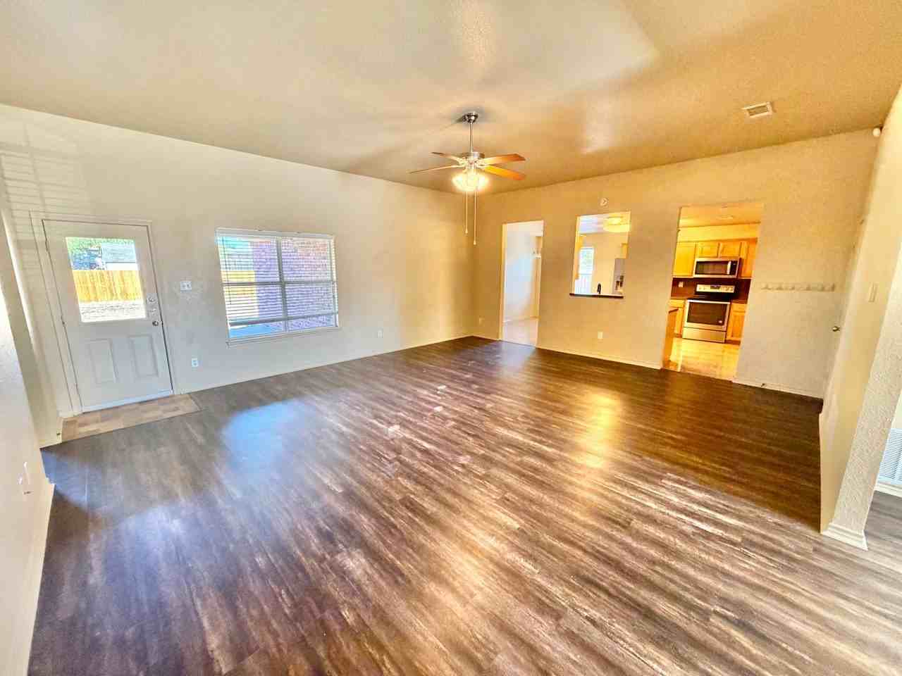 2415 Isabelle Dr - Photo 5 of 39