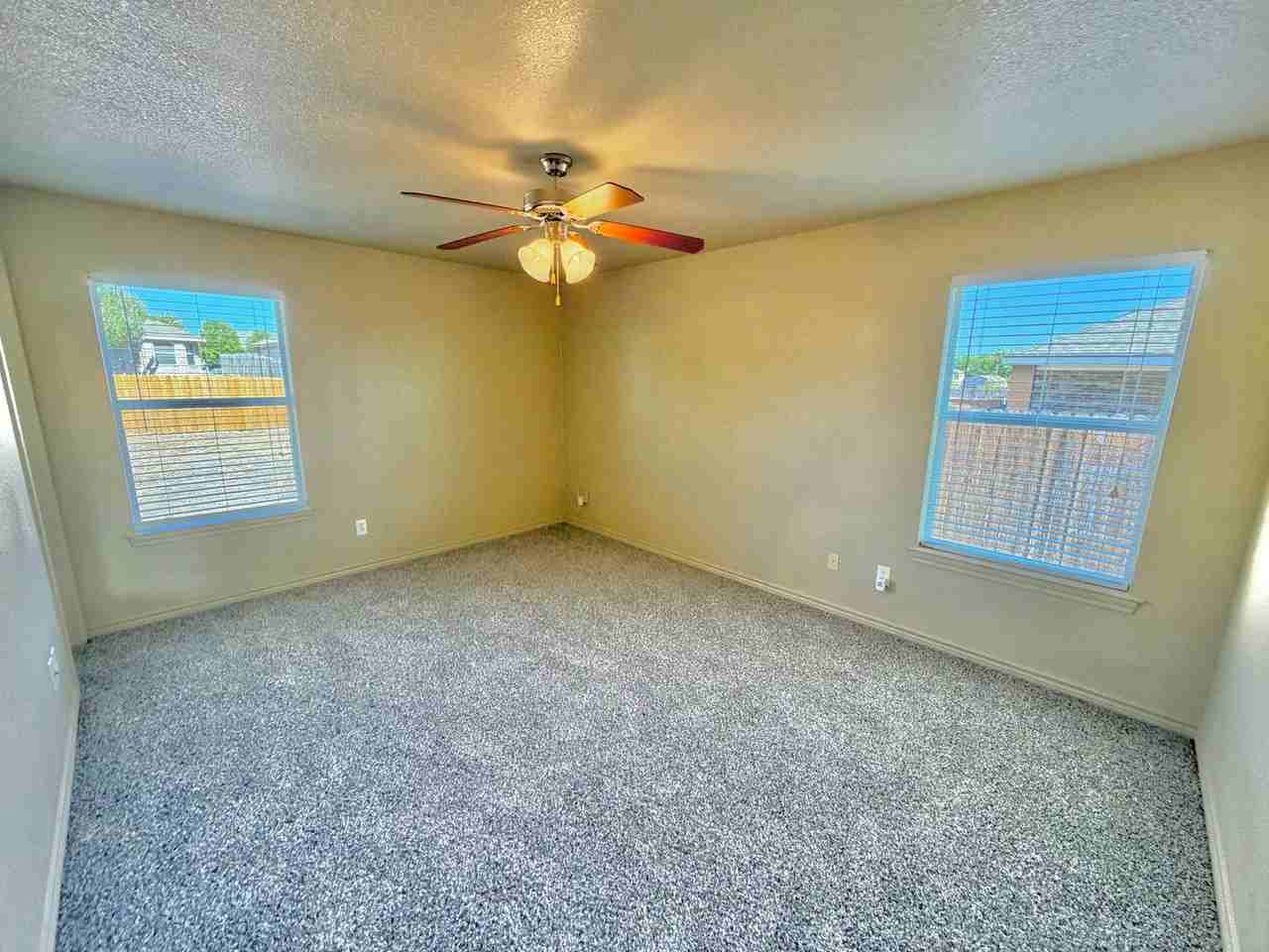 2415 Isabelle Dr - Photo 7 of 39