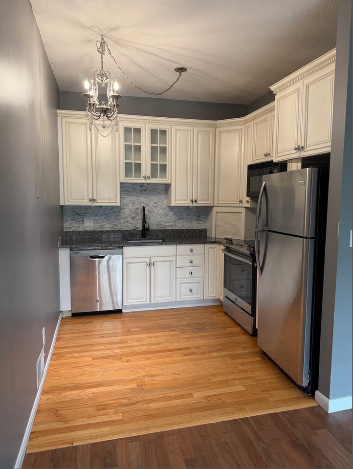 71 Princeton St - Photo 4 of 7
