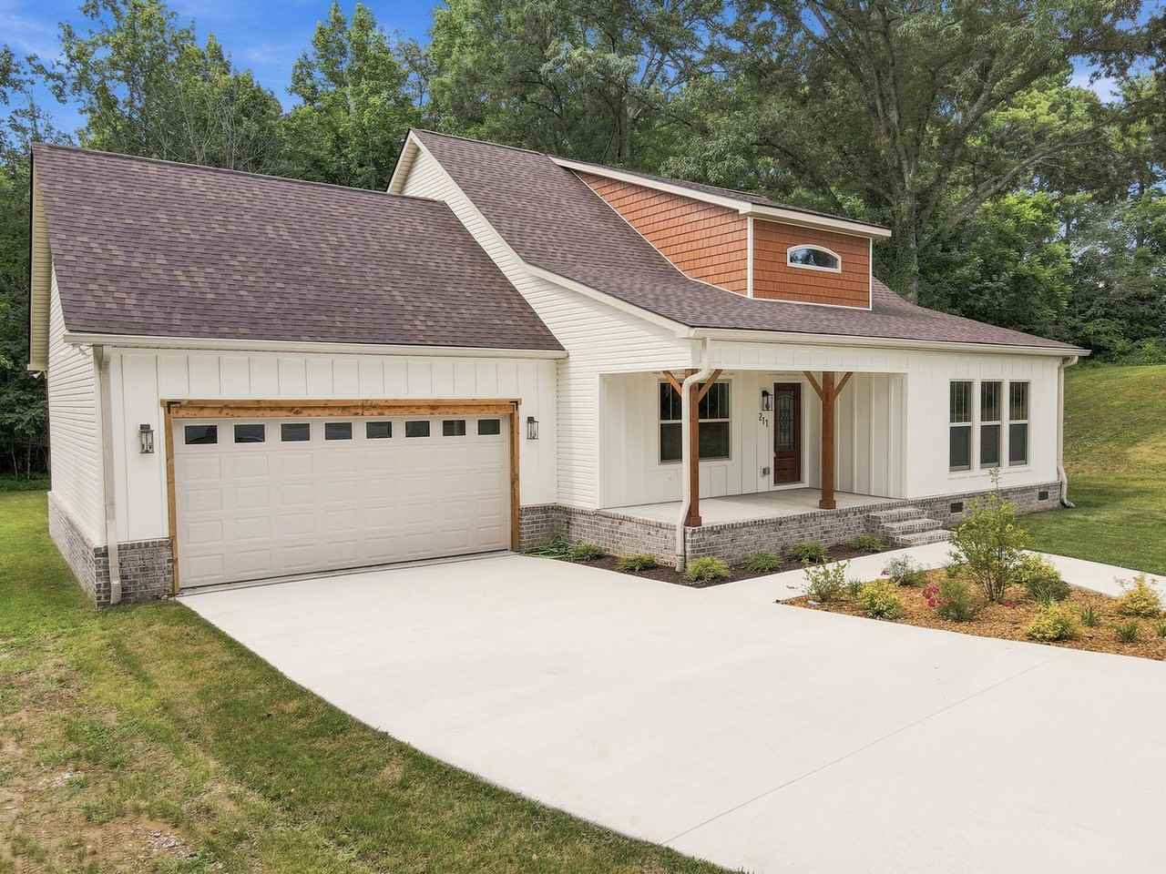 211 Majestic Dr - Photo 2 of 37
