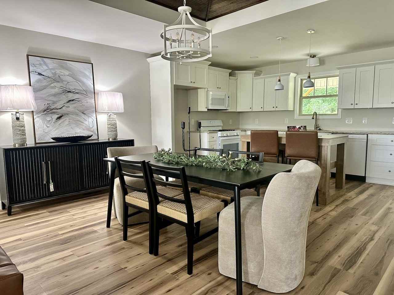 211 Majestic Dr - Photo 7 of 37
