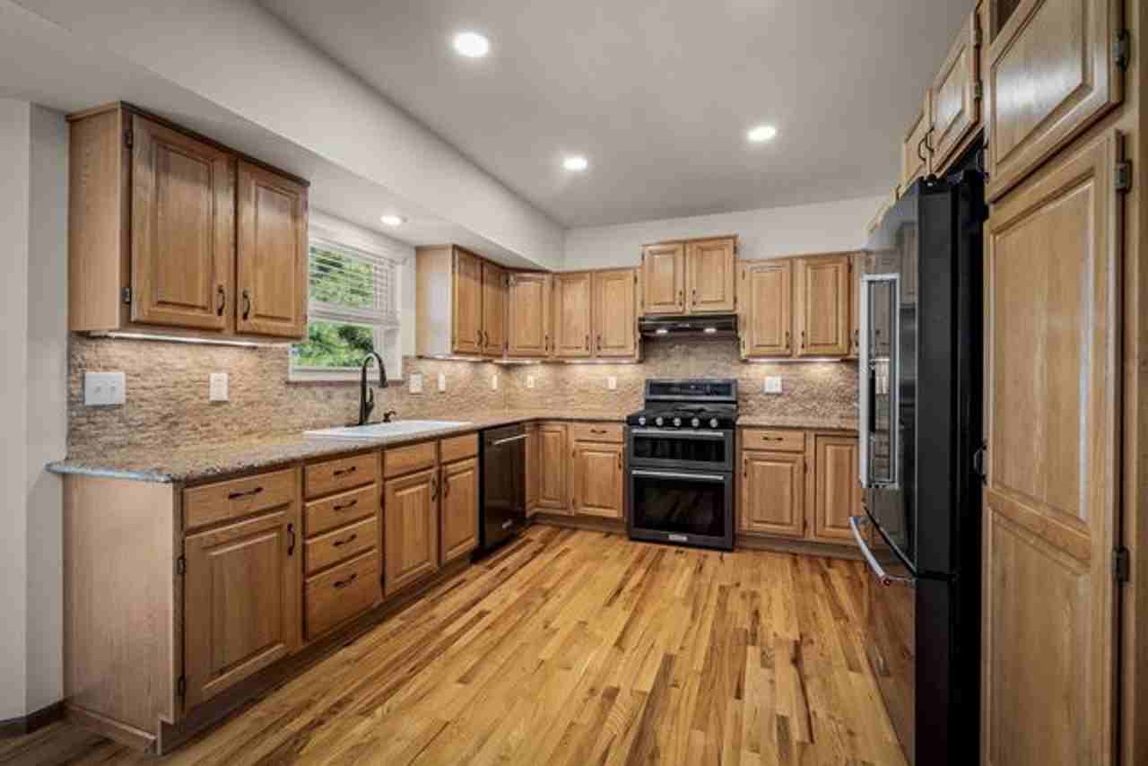8450 Melross Ct - Photo 3 of 20