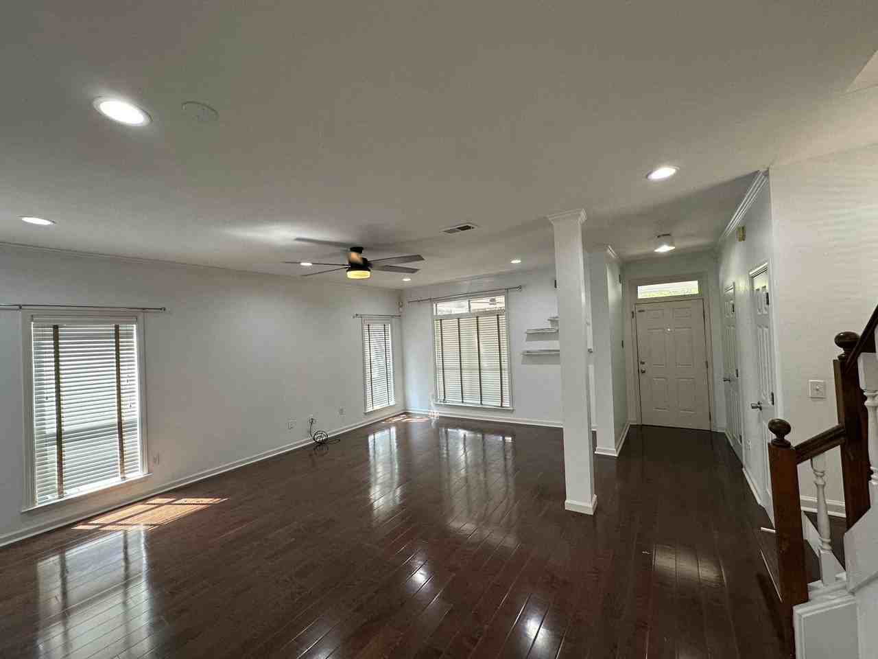 1054 Island Pl E - Photo 4 of 21