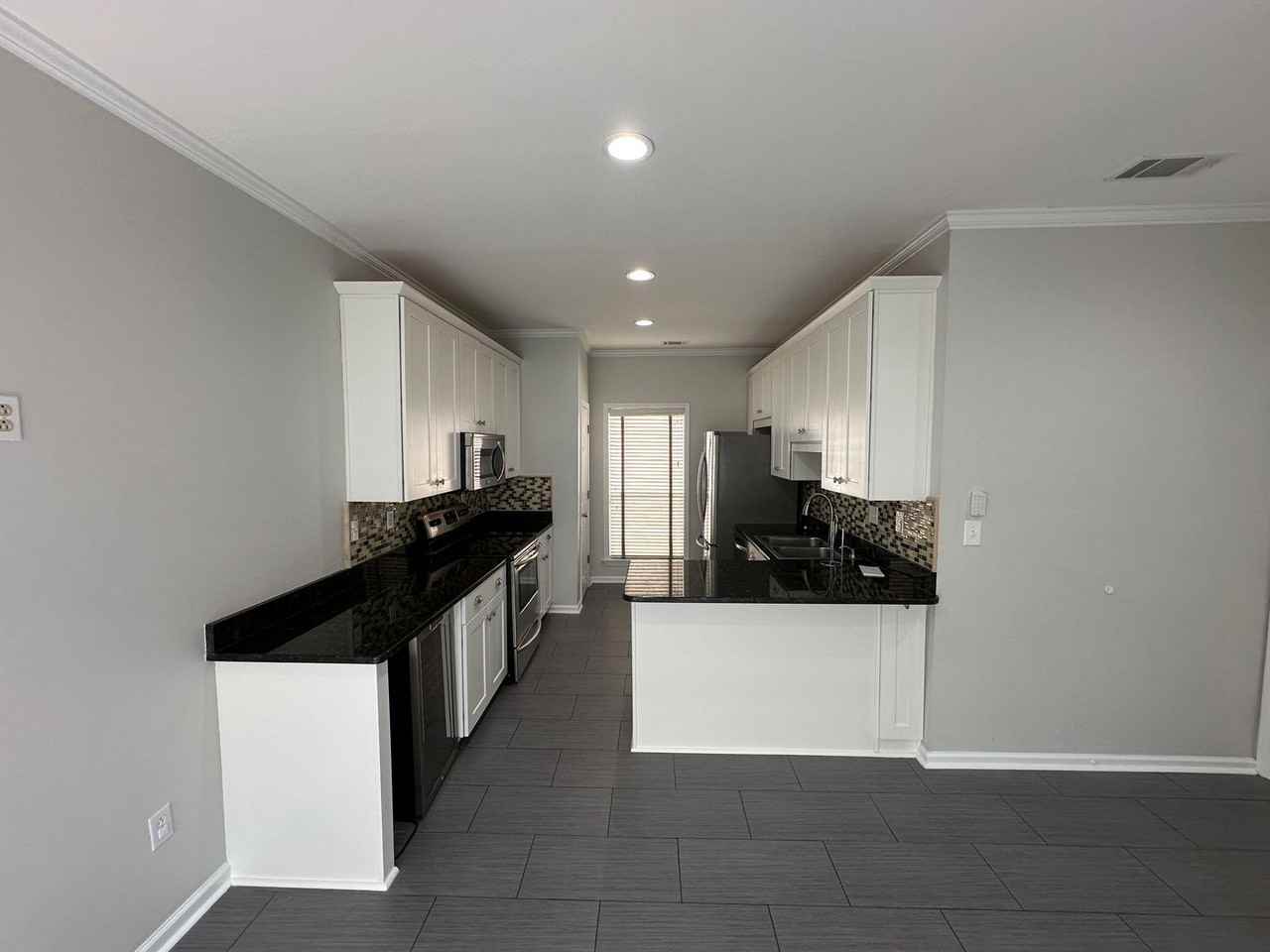 1054 Island Pl E - Photo 5 of 21