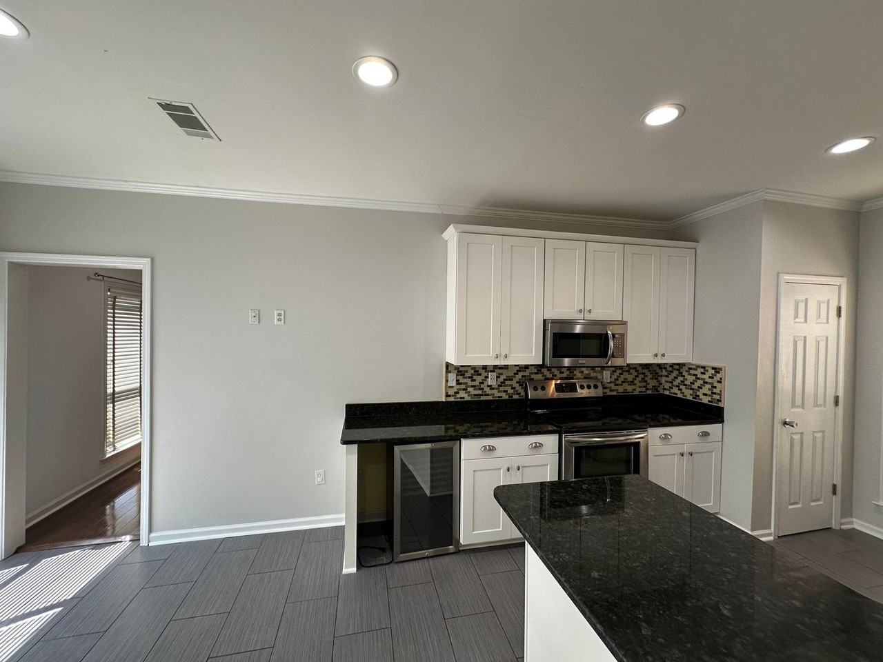 1054 Island Pl E - Photo 7 of 21