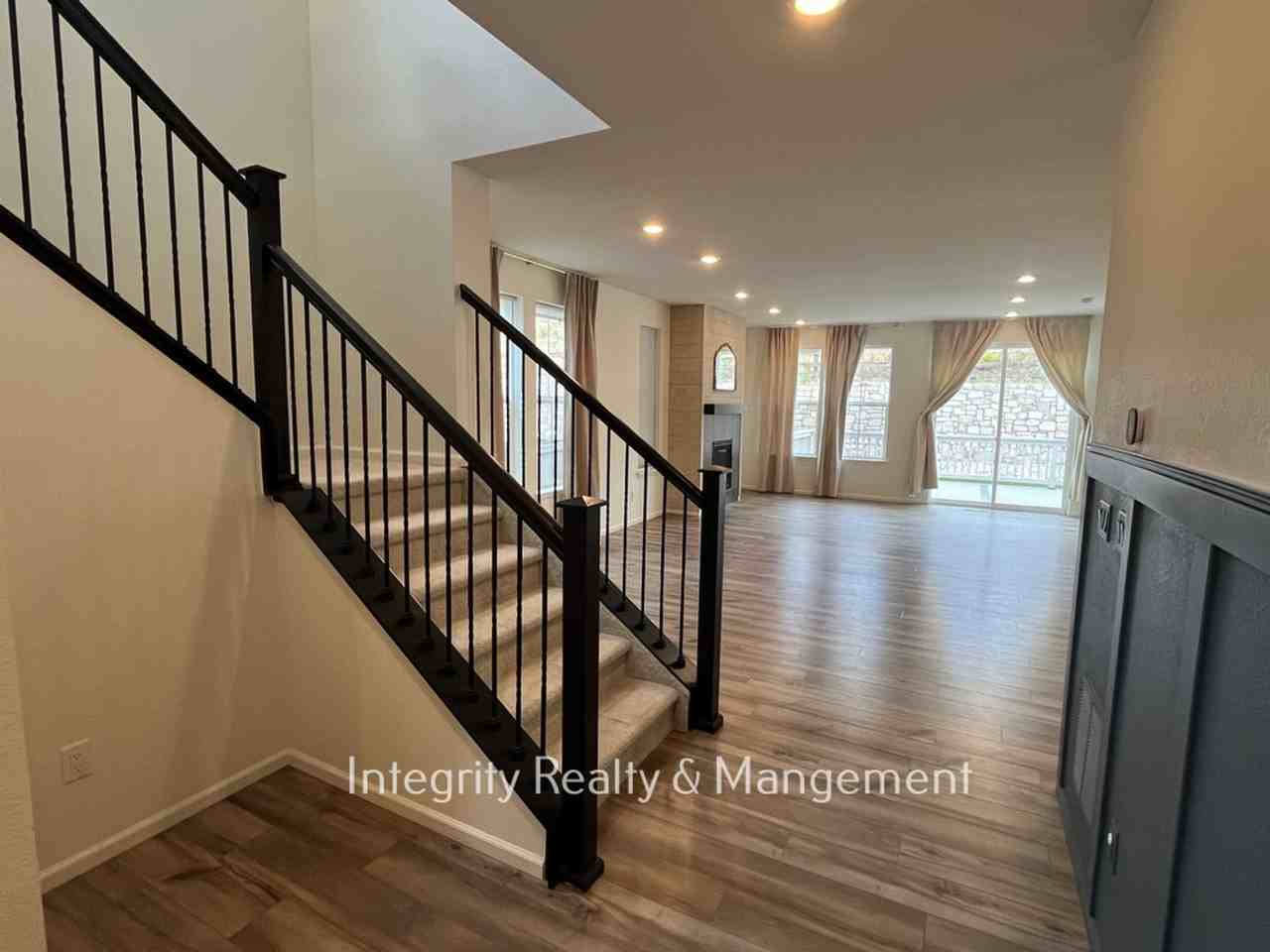 33 Felicity Loop - Photo 5 of 45