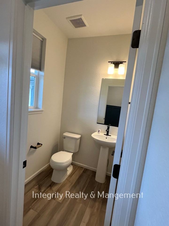 33 Felicity Loop - Photo 6 of 45