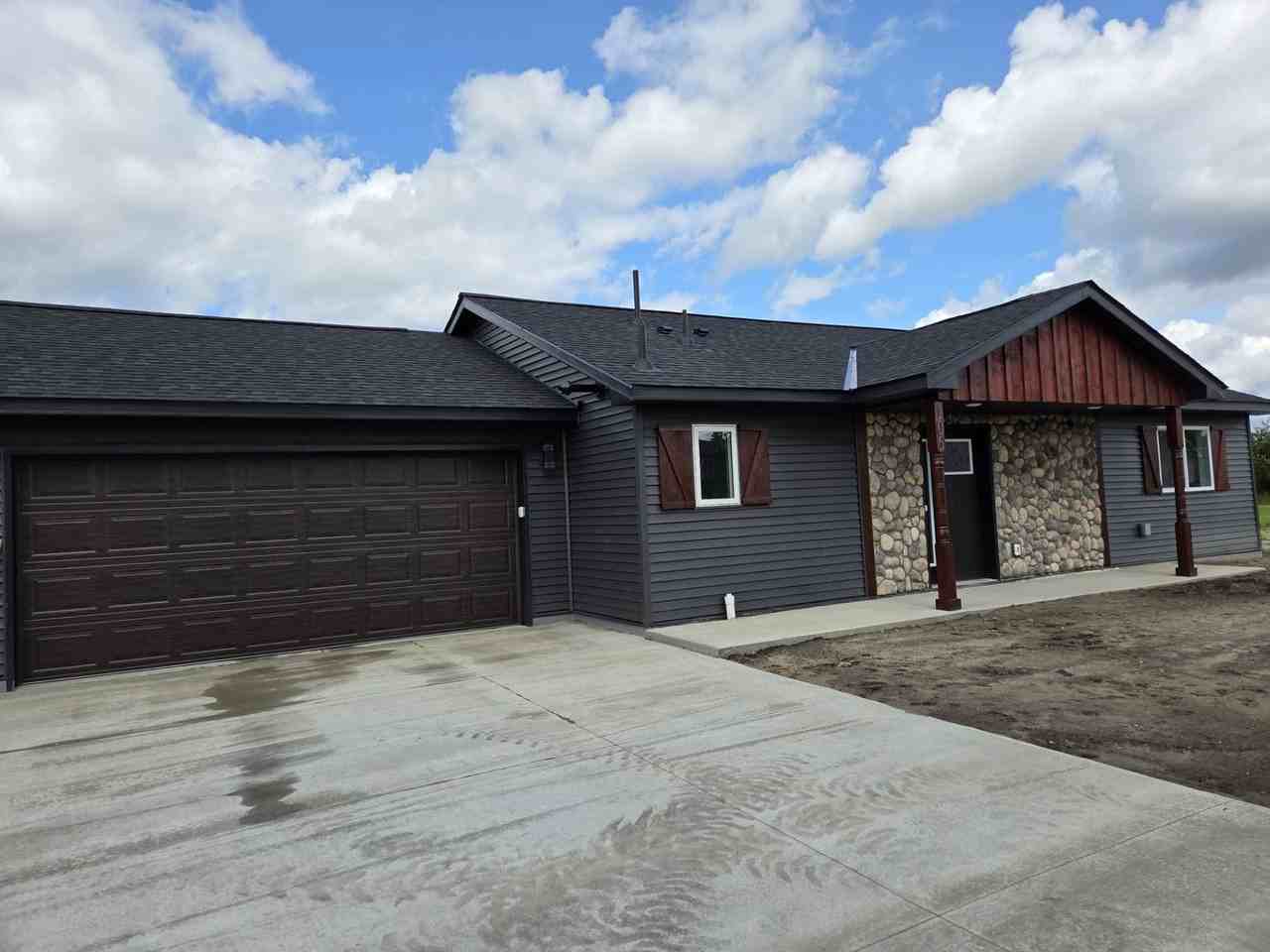 105 8th St - Photo 2 of 22