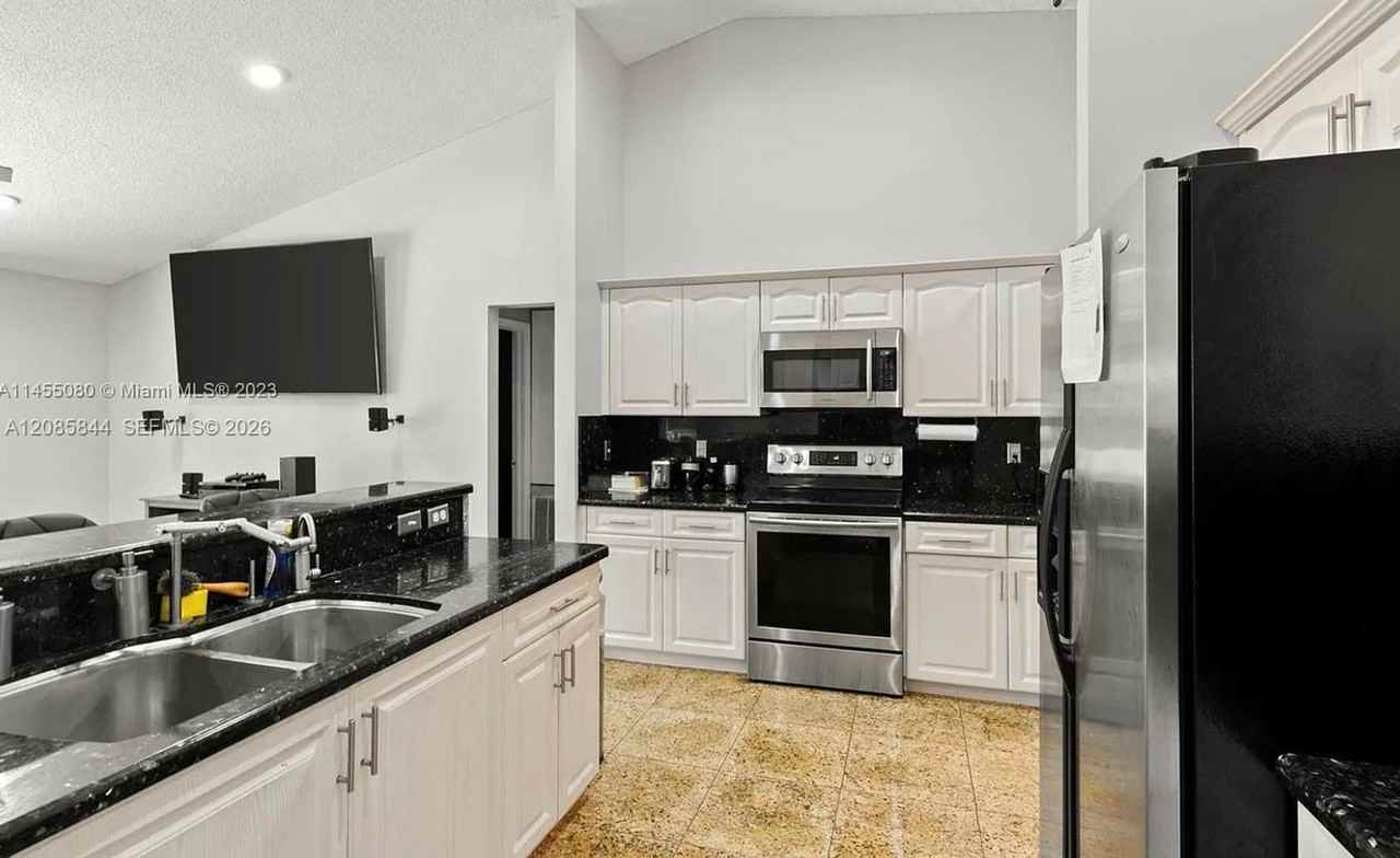 4132 Nw 58th Dr - Photo 4 of 16
