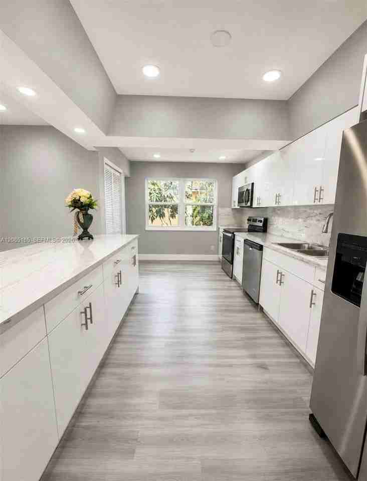 3540 Nw 38th Ter - Photo 4 of 17