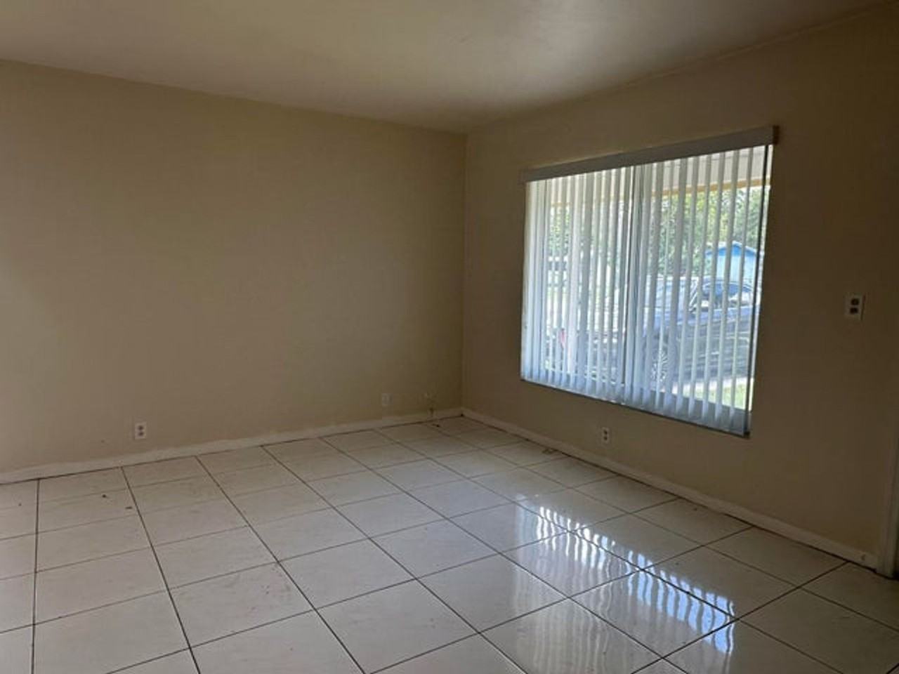 1316 Nw 15th Pl - Photo 3 of 13