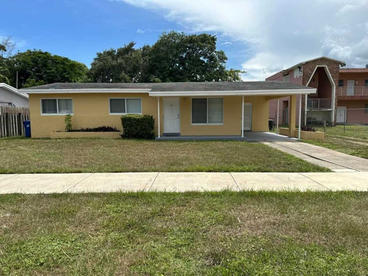 1316 Nw 15th Pl - Photo 5 of 13