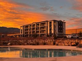 featured image of 290 N Lone Rock Dr
