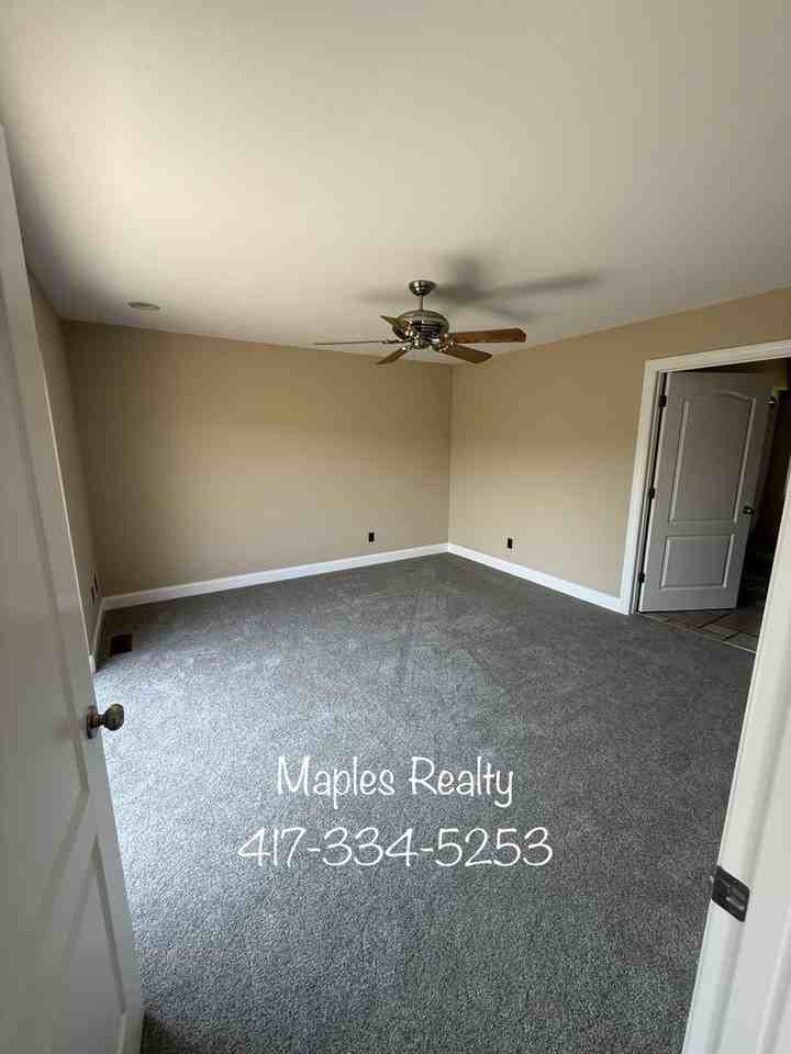 70 Redwood Ln - Photo 4 of 38
