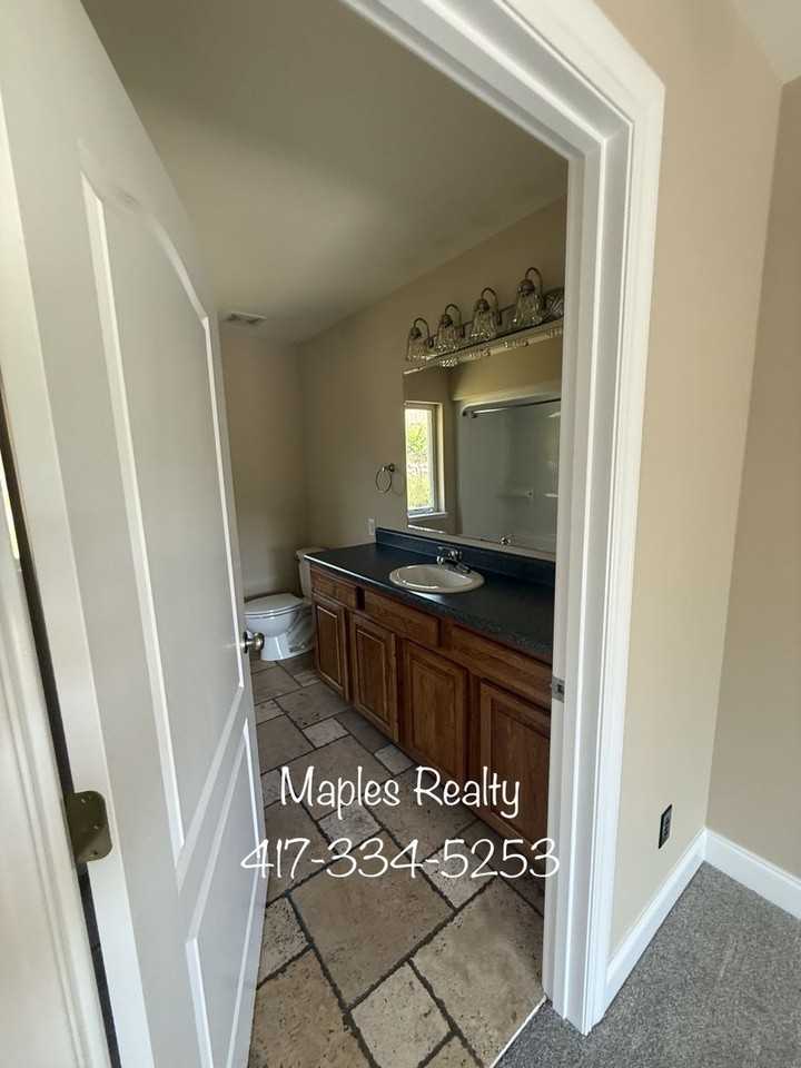 70 Redwood Ln - Photo 6 of 38