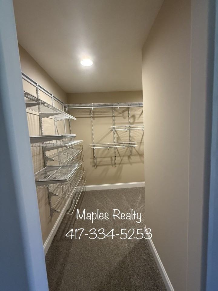 70 Redwood Ln - Photo 7 of 38
