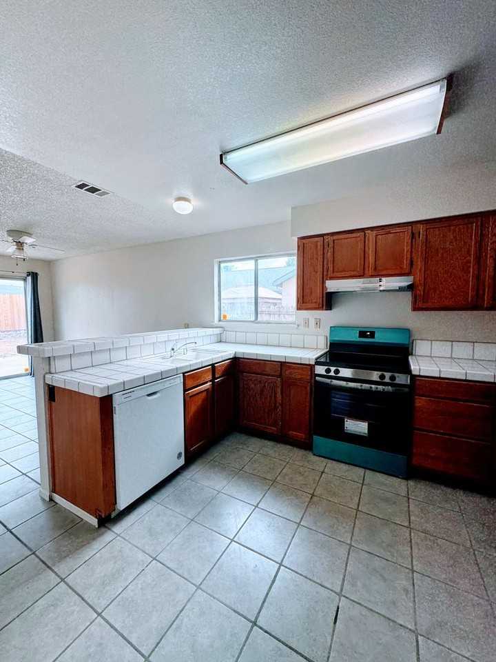 5141 Bassett Way - Photo 7 of 17