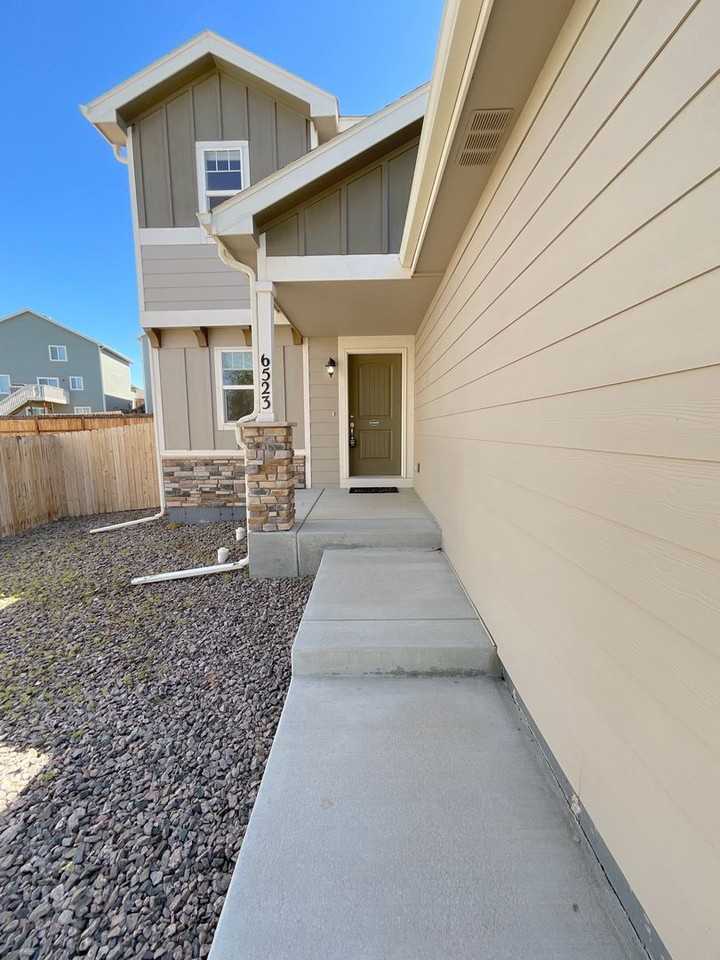 6523 Lamine Dr - Photo 3 of 32