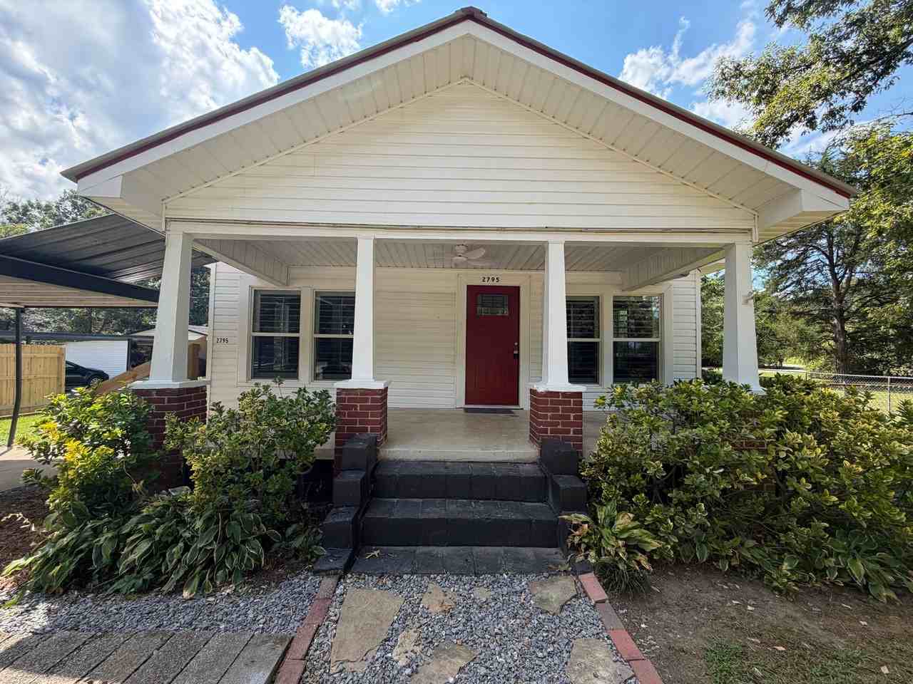2795 Old Summerville Rd - Photo 2 of 32