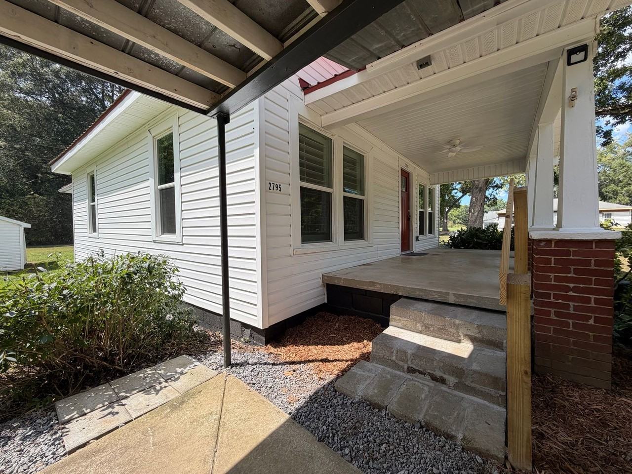 2795 Old Summerville Rd - Photo 3 of 32