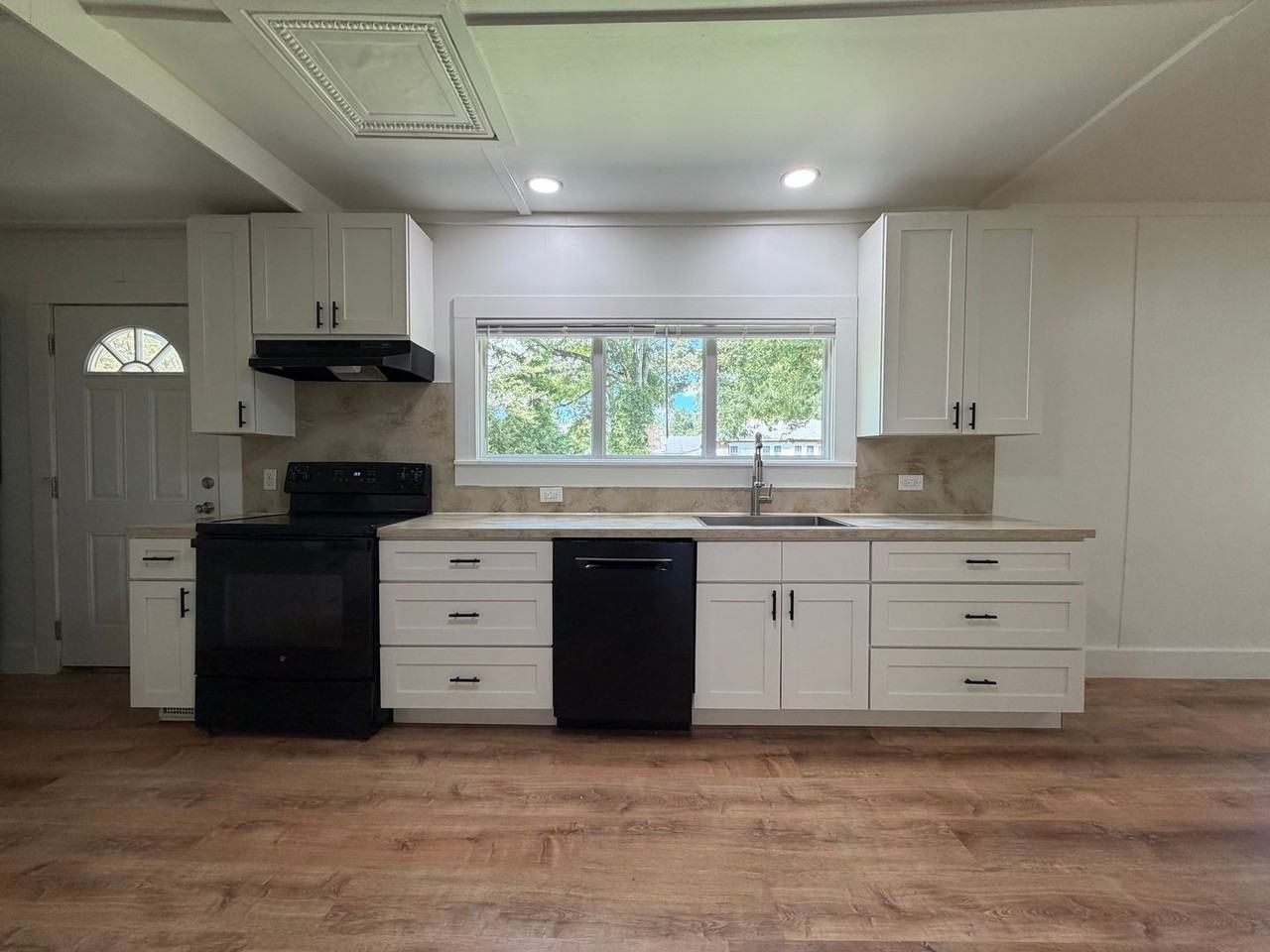 2795 Old Summerville Rd - Photo 7 of 32