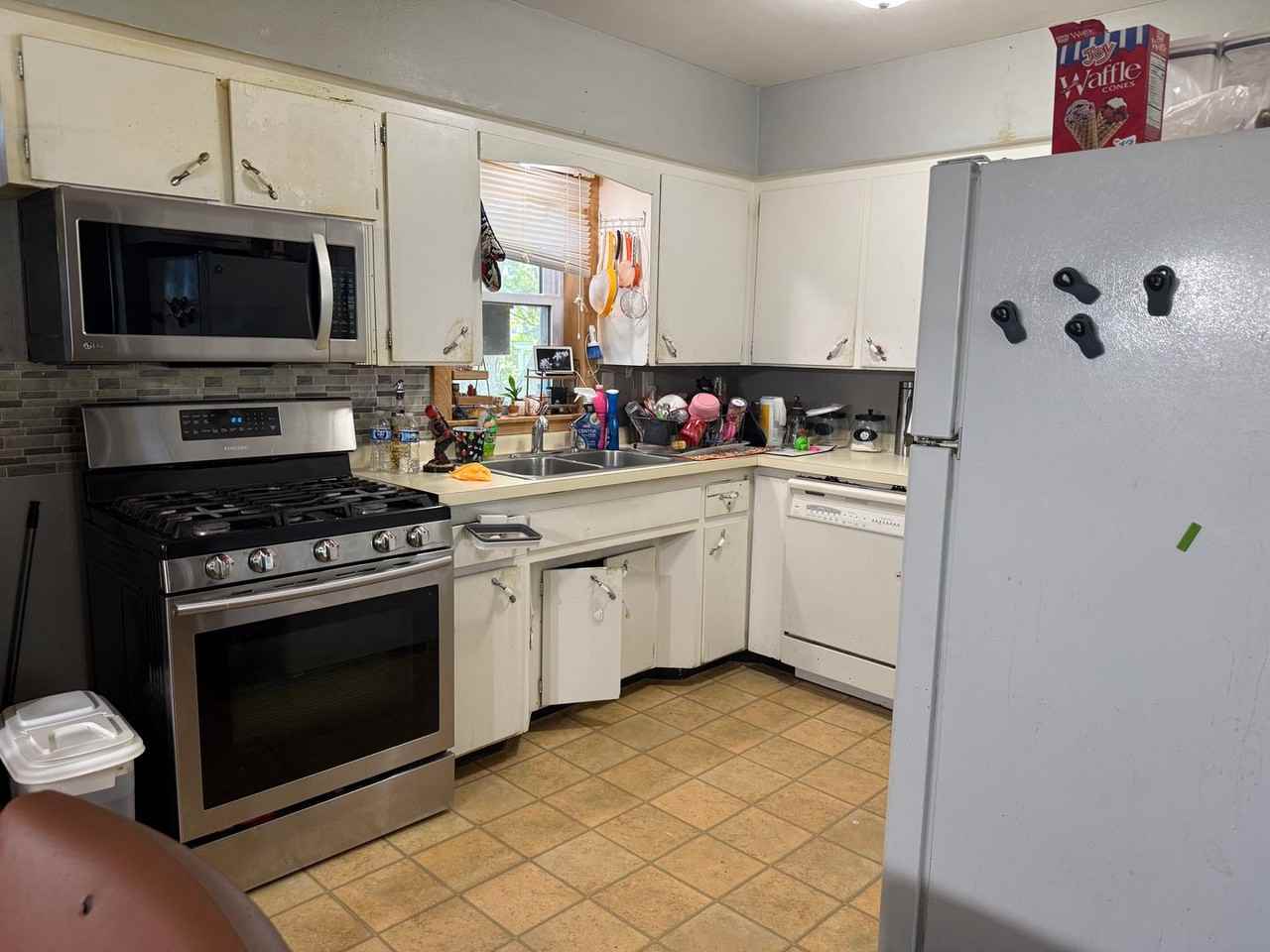 244 Mckay Ave - Photo 3 of 11