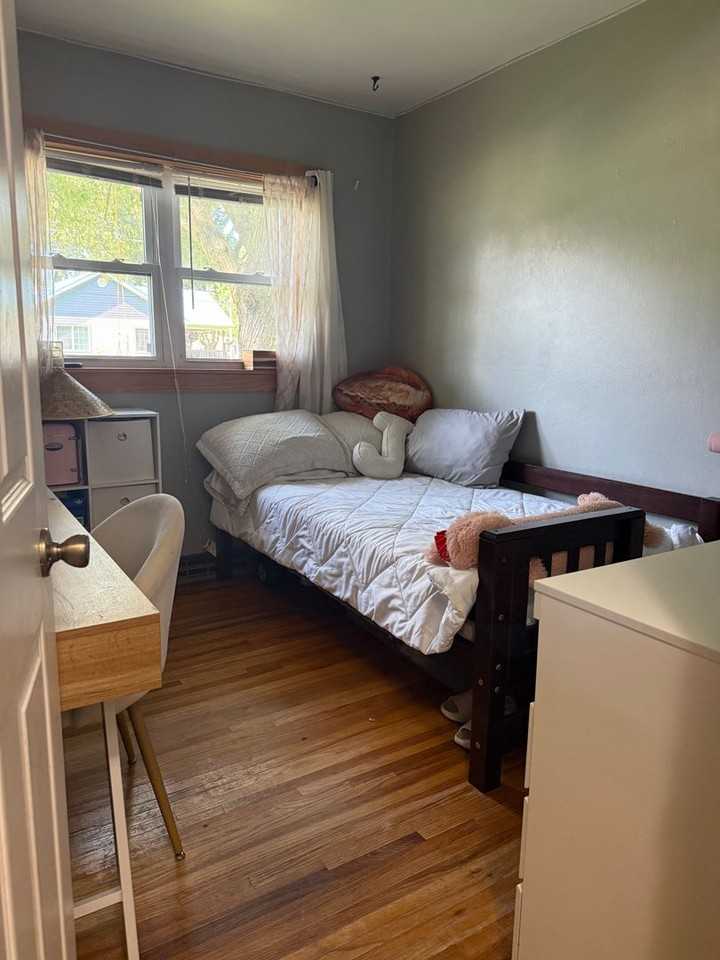 244 Mckay Ave - Photo 7 of 11