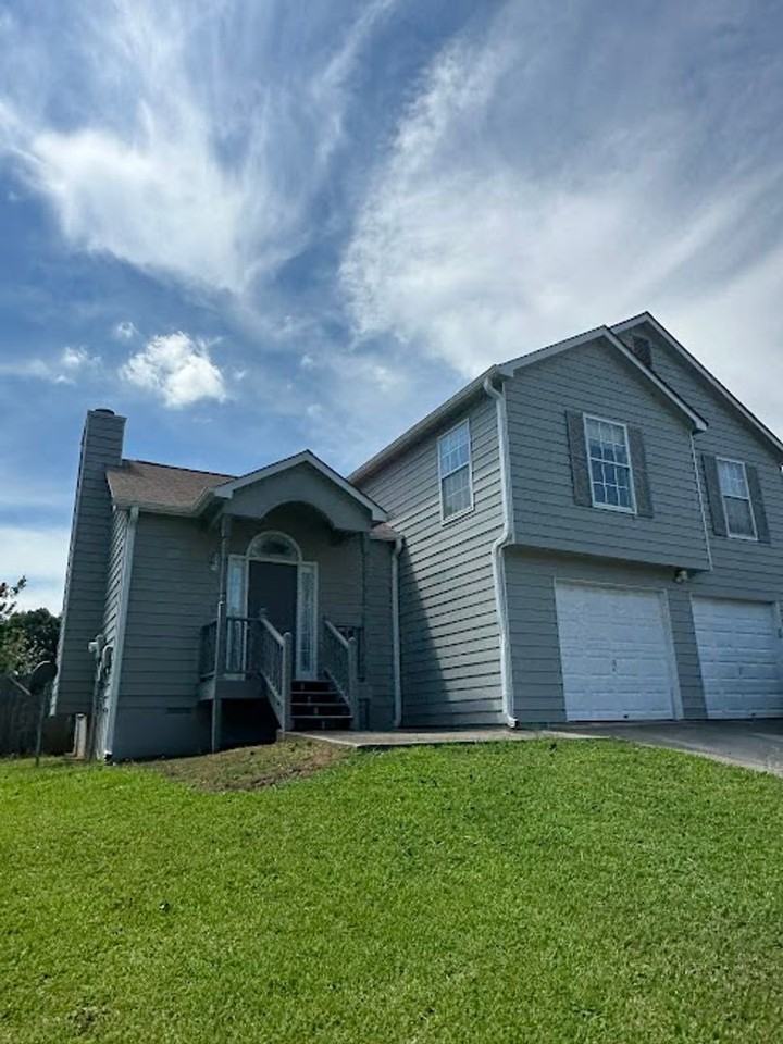 7082 Oakwood Cir - Photo 3 of 18