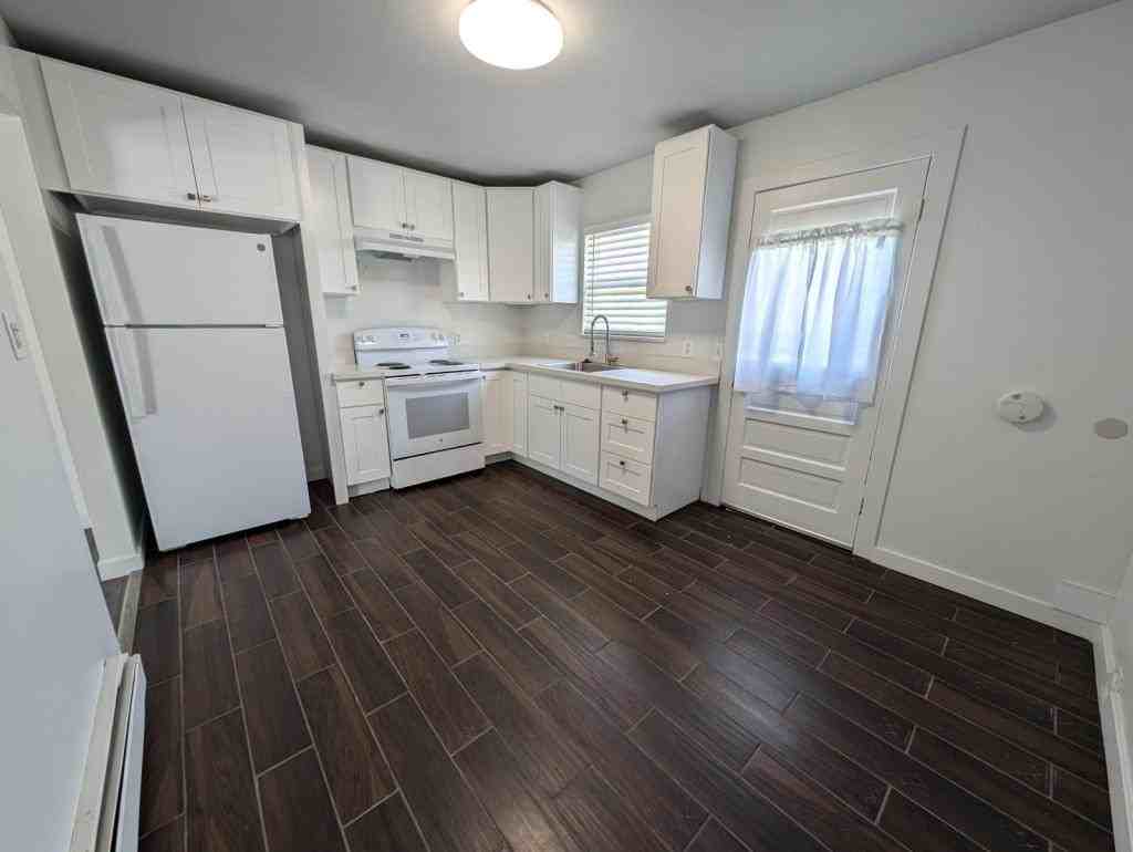 121 N 5th Ave - Photo 3 of 6