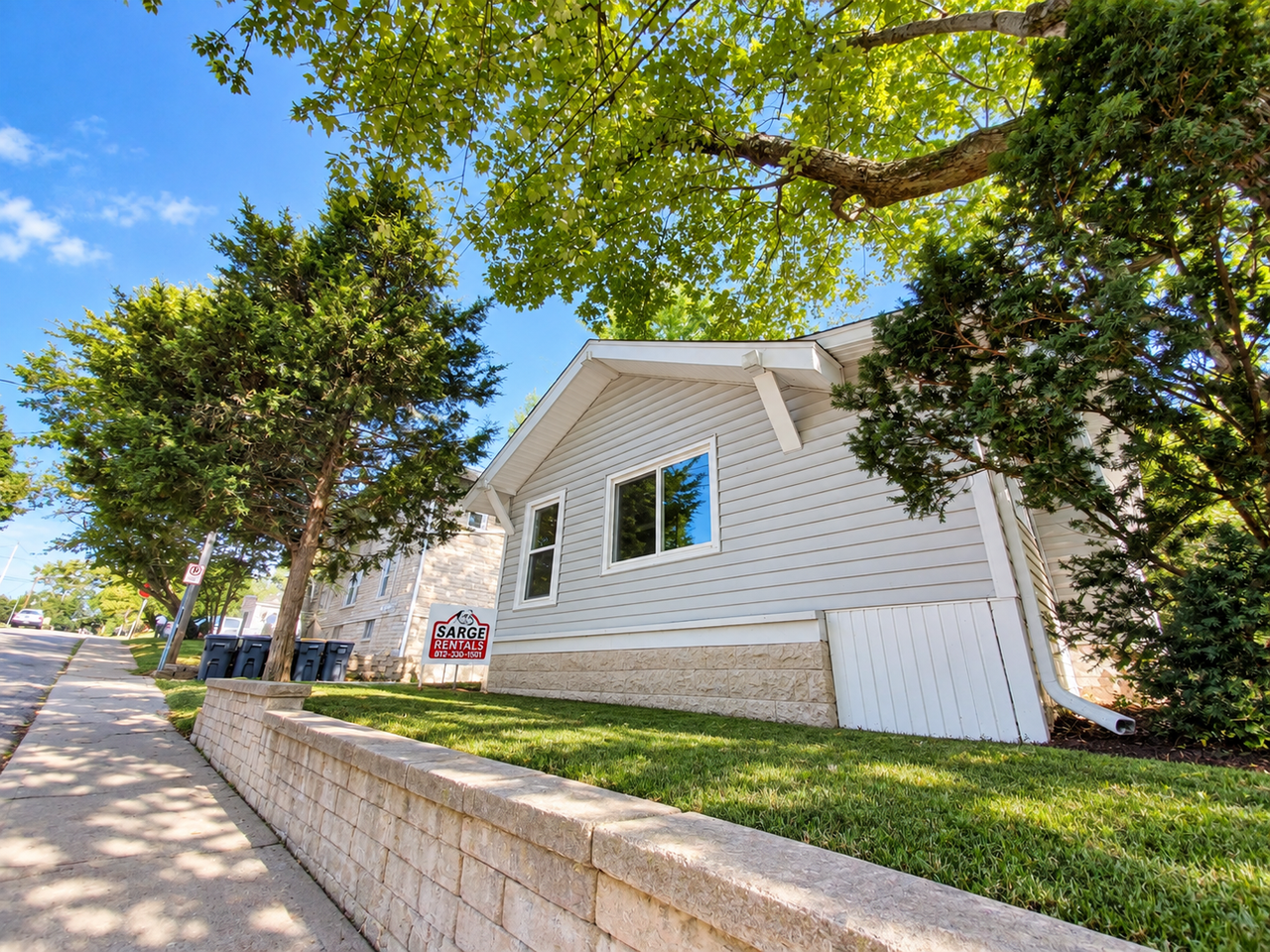 211 E Cottage Grove Ave - Photo 2 of 15