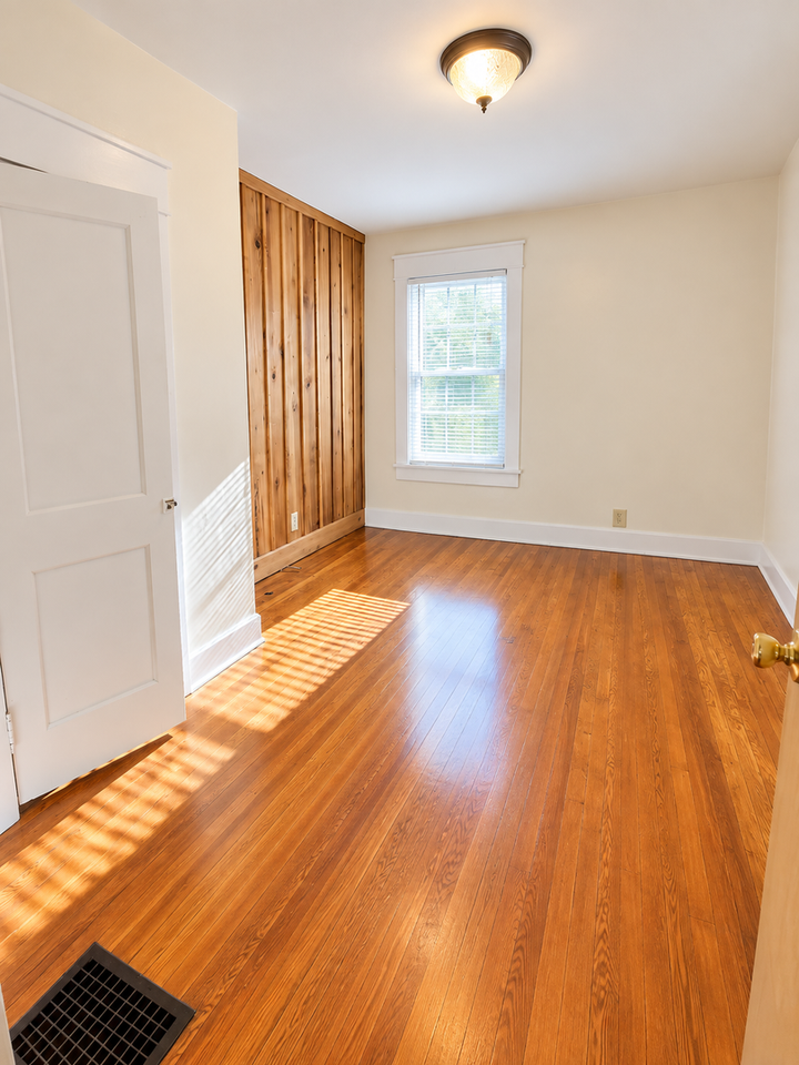 211 E Cottage Grove Ave - Photo 4 of 15