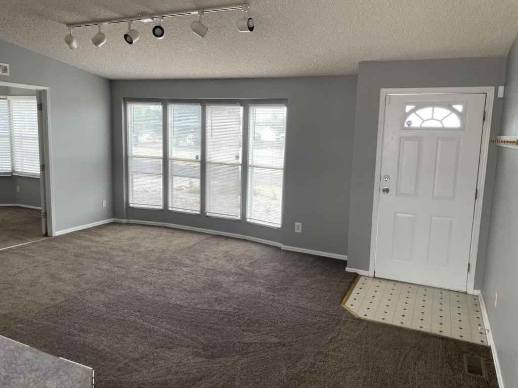 398 E Hemlock Dr - Photo 6 of 16
