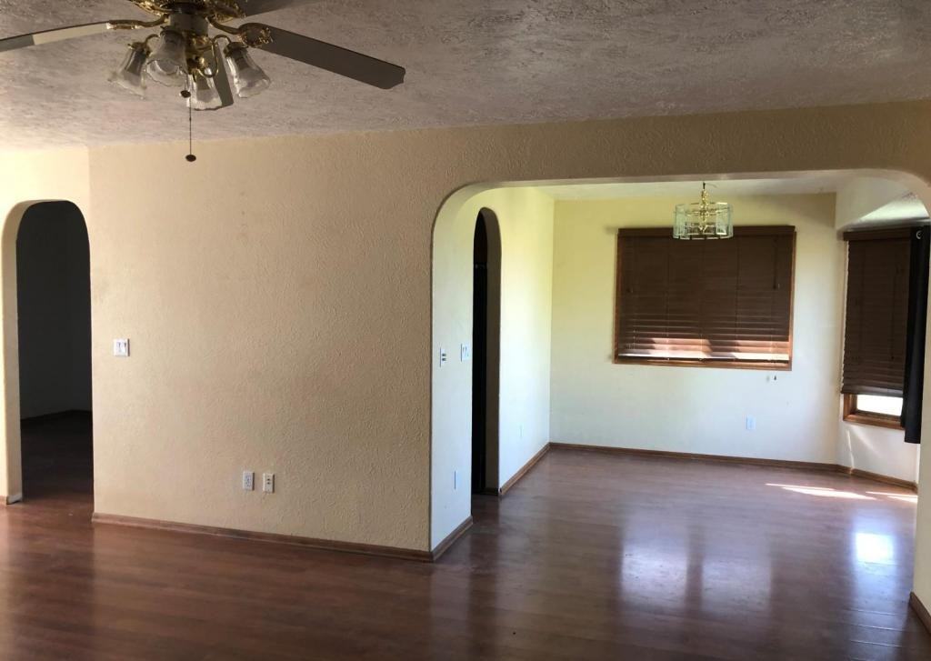 985 S Monterosa Dr - Photo 2 of 6