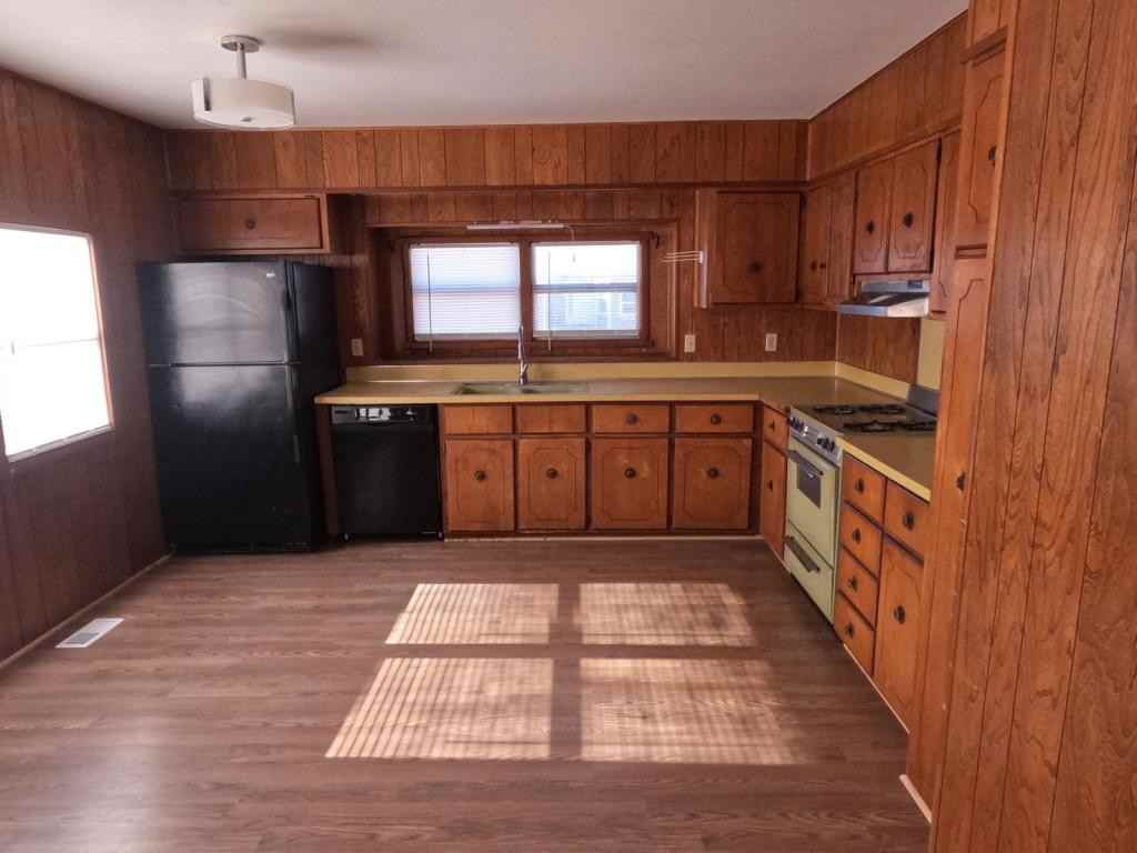 824 N Raynolds Ave - Photo 2 of 9